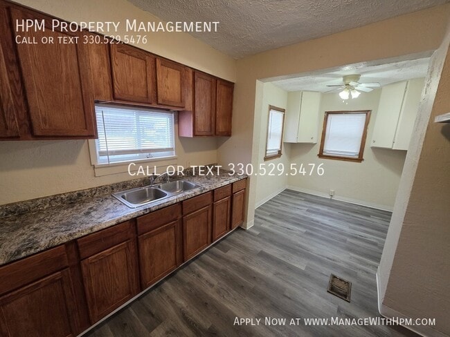 Building Photo - 804 Aberdeen St