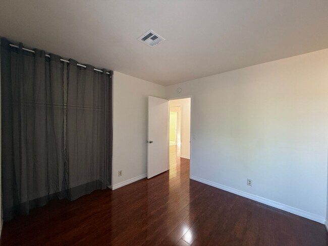 Building Photo - 43060 Larwood St