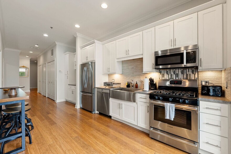 Building Photo - 1243 W Madison St