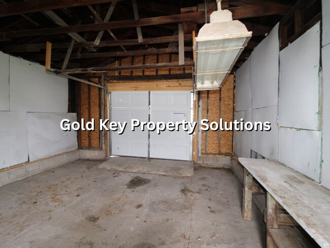 Building Photo - Remodeled 2 BR 1BA House with Garage (NO SECTION 8)
