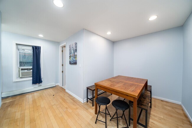 Building Photo - 162 Steuben St