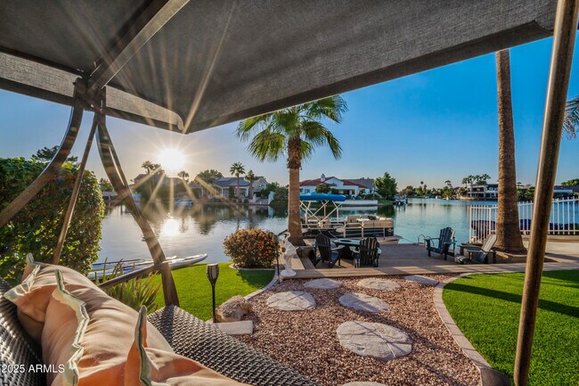 Building Photo - 1817 E Willow Tree Ct