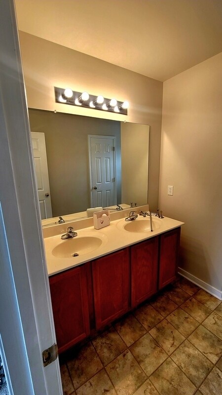 Building Photo - 4000 Stone Creek Terrace