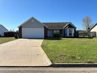 Building Photo - Beautifully Remodeled 3 Bed/2 Bath/2-Car G...