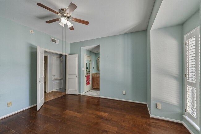 Building Photo - 11711 Memorial Dr