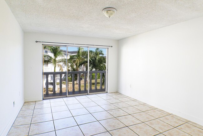 Building Photo - Cozy 2 beds 1 bath apartment in Fort Myers