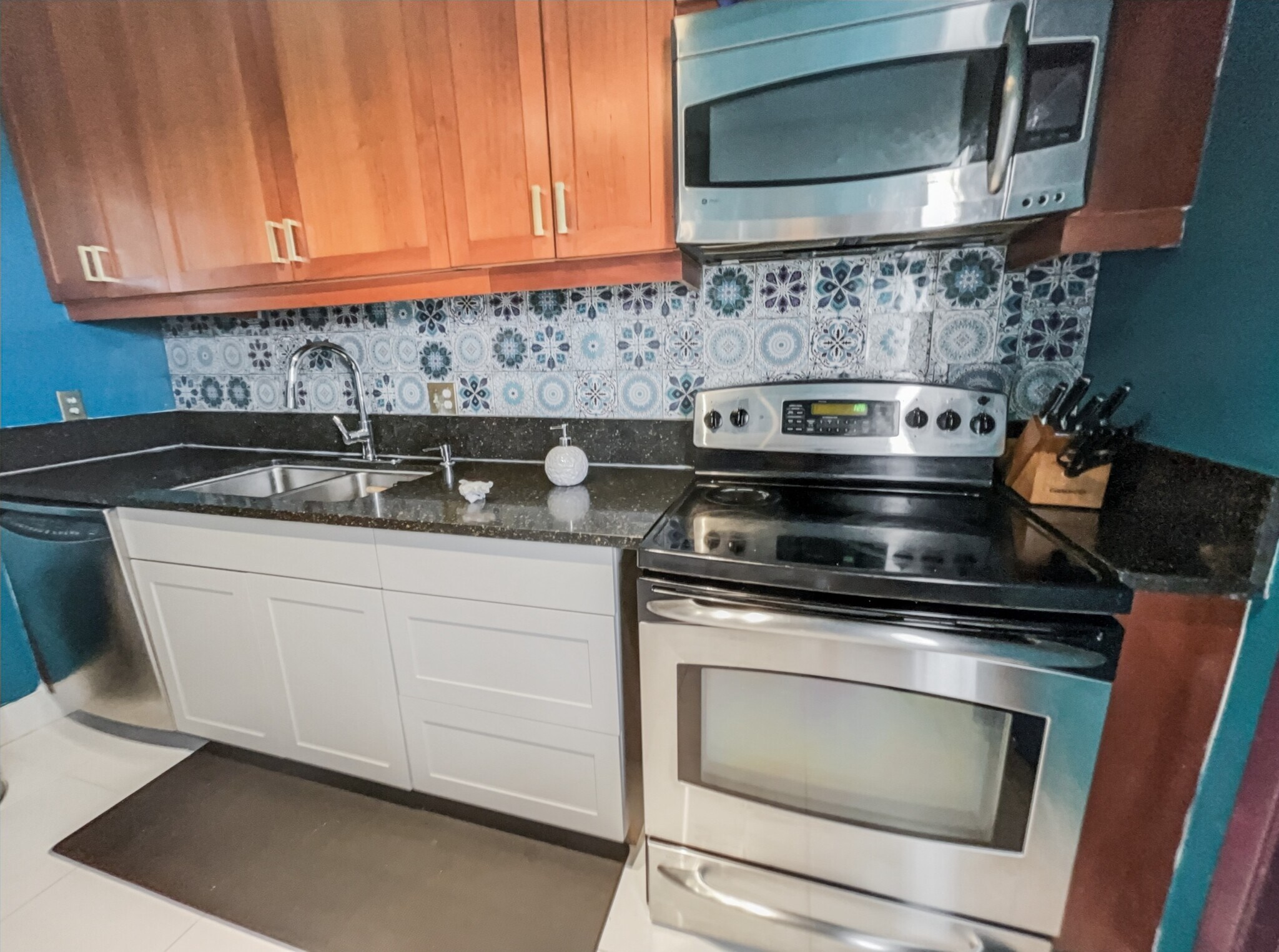 Building Photo - 2661 S Course Dr