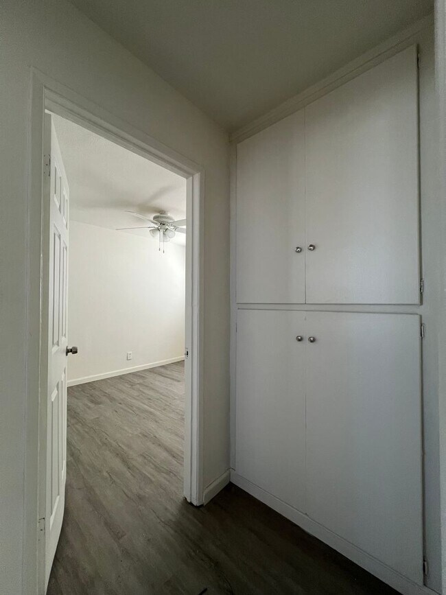 Building Photo - P056