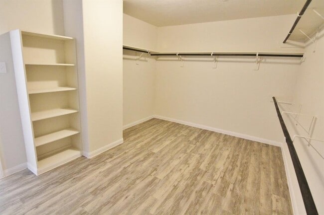 Building Photo - 3963 Lexington Manor Ct