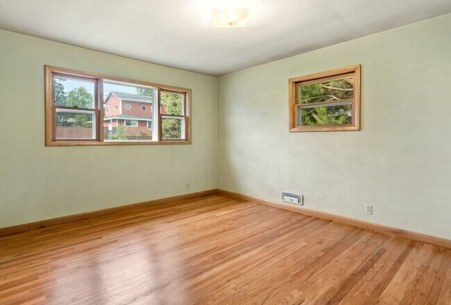 Building Photo - OREGON MID CENTURY DREAM