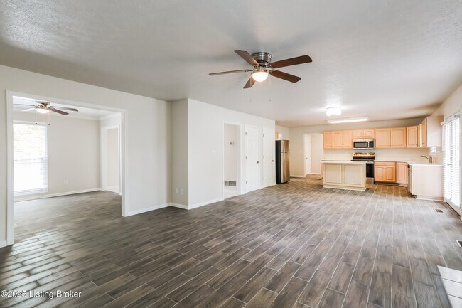 Building Photo - 3123 Bluegrass Dr