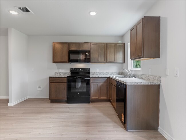 Building Photo - 304 N Orange St