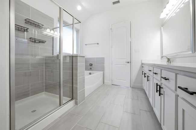 Building Photo - 208 Sequoia Dr