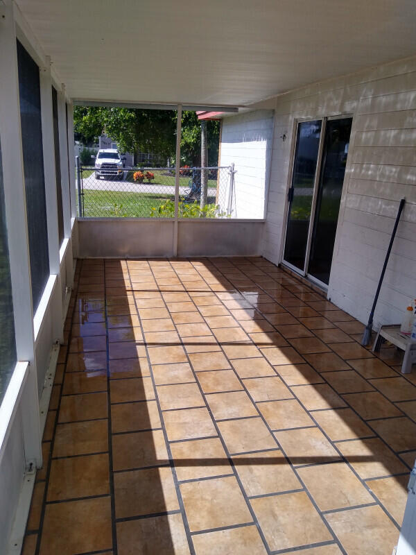Building Photo - 9024 Carma Dr