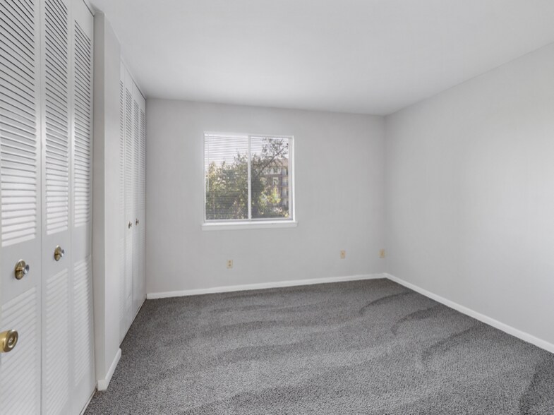 Building Photo - 325 Orchard Trace Ln