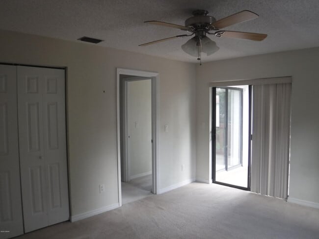 Building Photo - 2080 Oak Meadow Cir