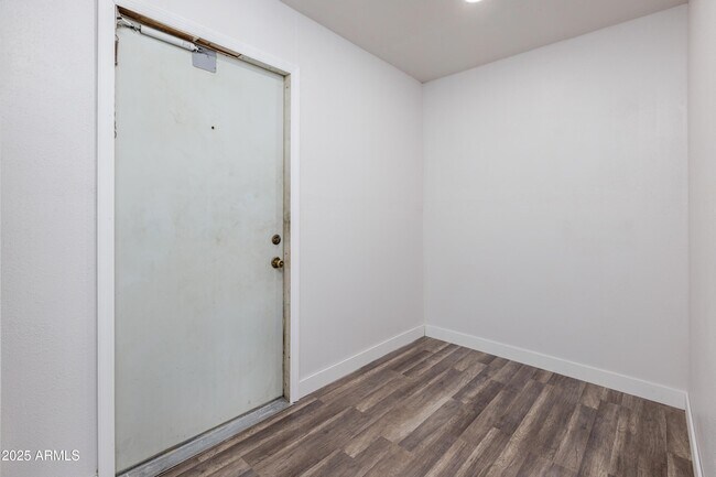 Building Photo - 2936 W Michelle Dr