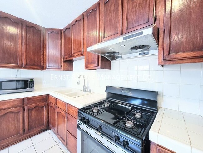 Building Photo - 14913 Mansel Ave