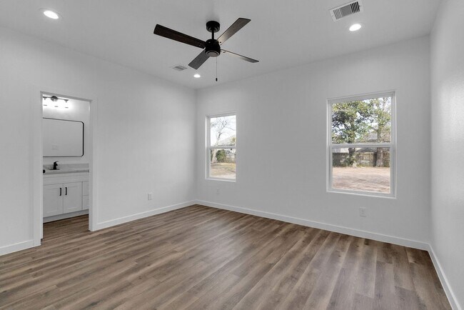 Building Photo - 106 Runnels St