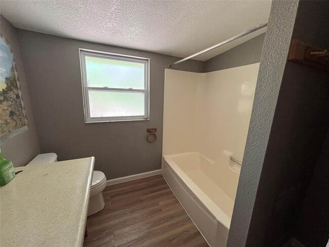 Building Photo - 1058 Lonesome