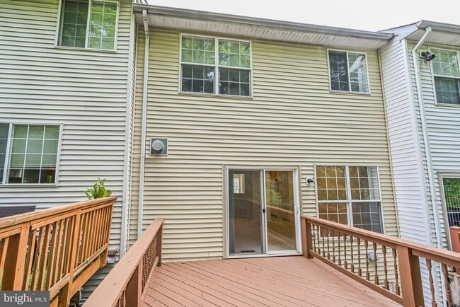 Building Photo - 8373 Millwood Dr