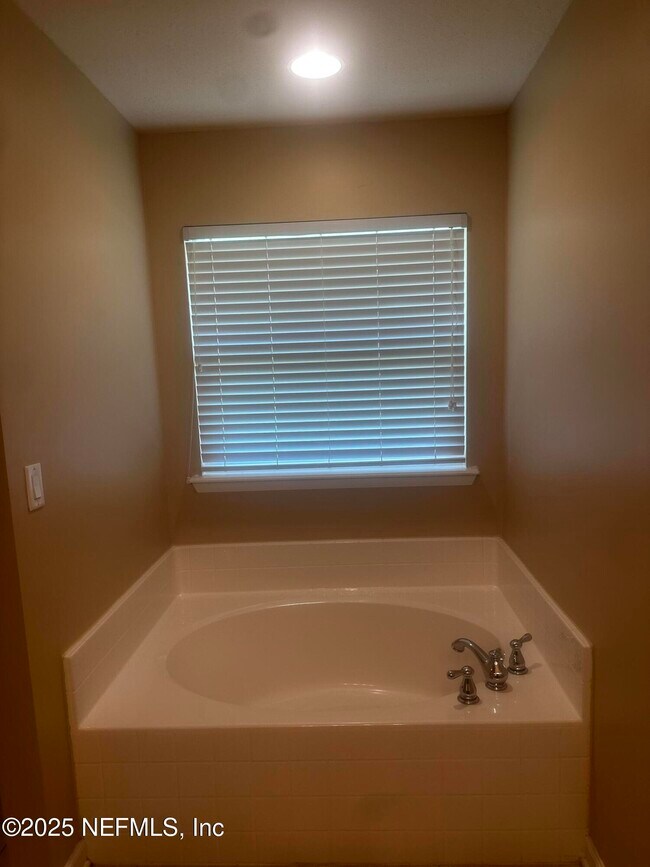 Building Photo - 45157 Ingleham Cir