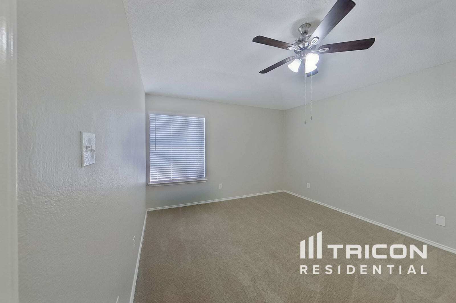Building Photo - 403 Hollyberry Dr