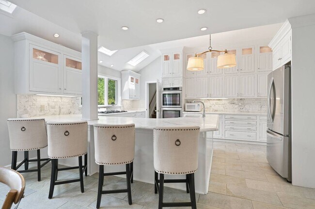 Building Photo - 35 Toylsome Ln