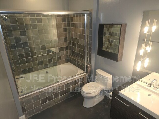 Building Photo - 200 Hoover Ave