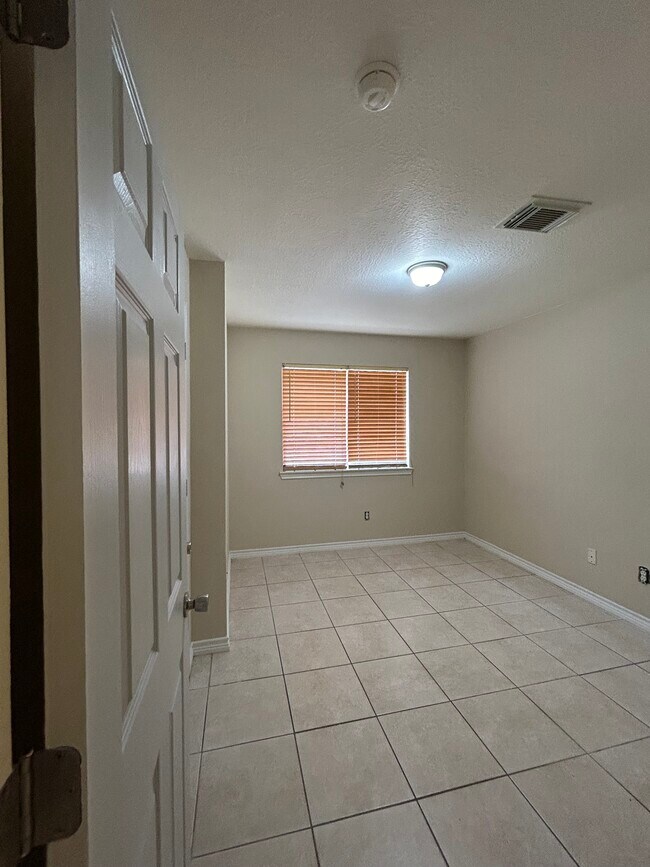 Building Photo - 17235 Glenpatti Dr