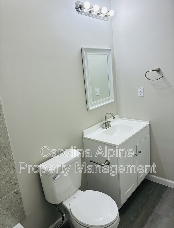 Building Photo - 613 Legrand St