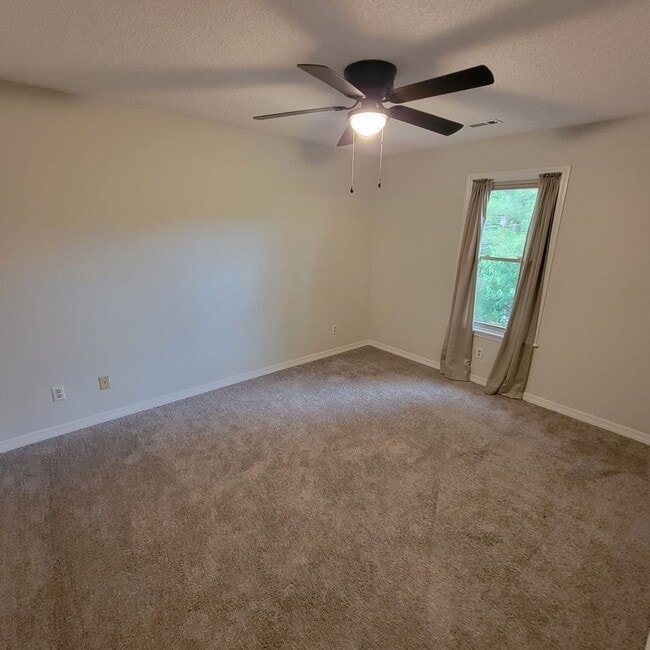 Building Photo - 3/2 Townhouse-Cookeville City Limits-End Unit