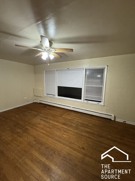 Building Photo - 7528 N Claremont Ave