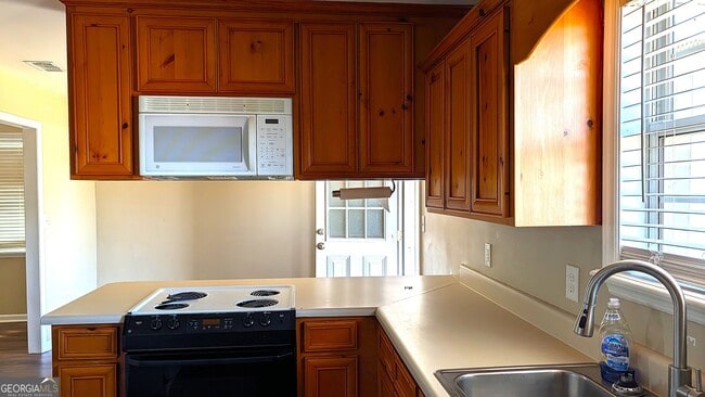 Building Photo - 210 Strawbridge Ln