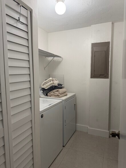 Building Photo - 8947 SW 149th Pl