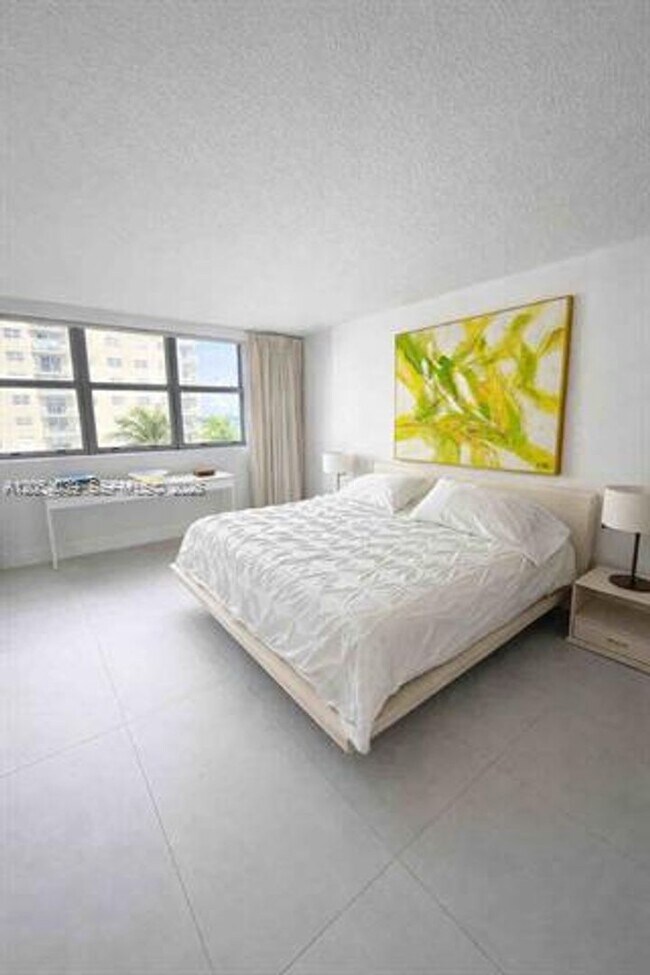 Building Photo - 9225 Collins Ave