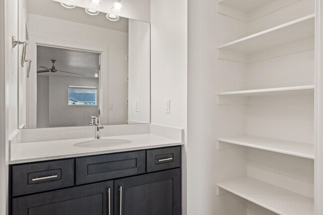 Building Photo - Beautiful 4 bedroom, 3.5 bathroom twin home in St George!