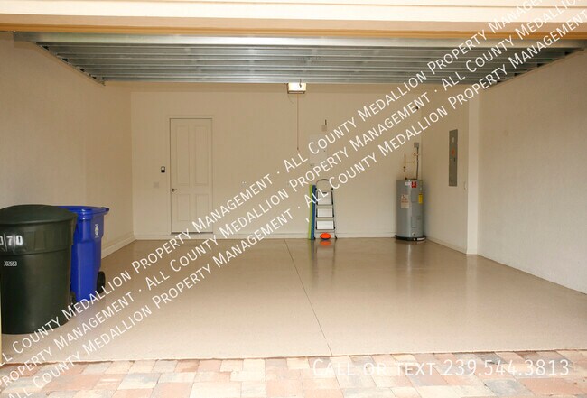 Building Photo - 11070 Esteban Dr