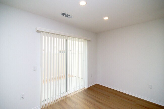 Building Photo - Brand New 3 Bed / 3 Bath Townhome In River...