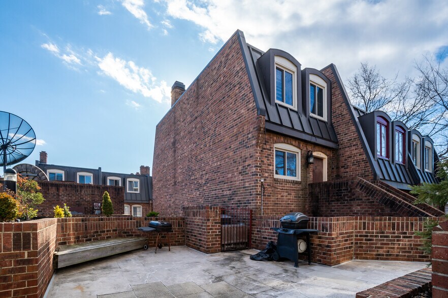 Building Photo - 1214 Eton Ct NW