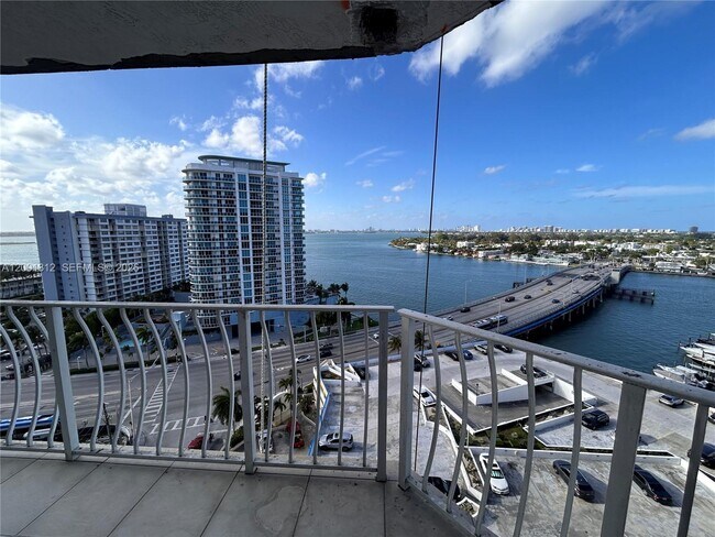 Building Photo - 7601 E Treasure Dr