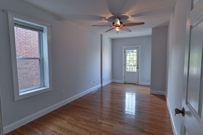 Building Photo - Spacious 3 Bedroom on Harris