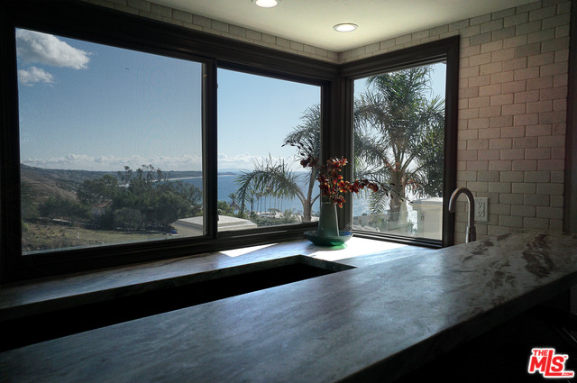 Building Photo - 4400 Encinal Canyon Rd