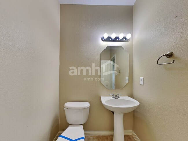 Building Photo - 245 Brookdale Dr
