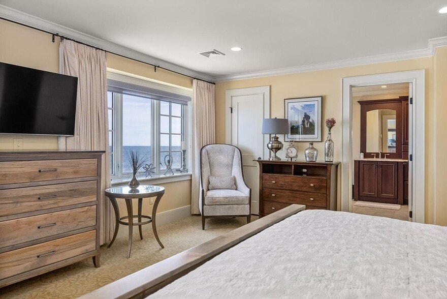 Building Photo - 1138 Ocean
