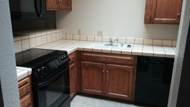 Building Photo - Northwest single level condo offering many...
