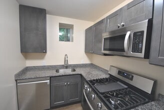 Building Photo - 18 Hooker Ave