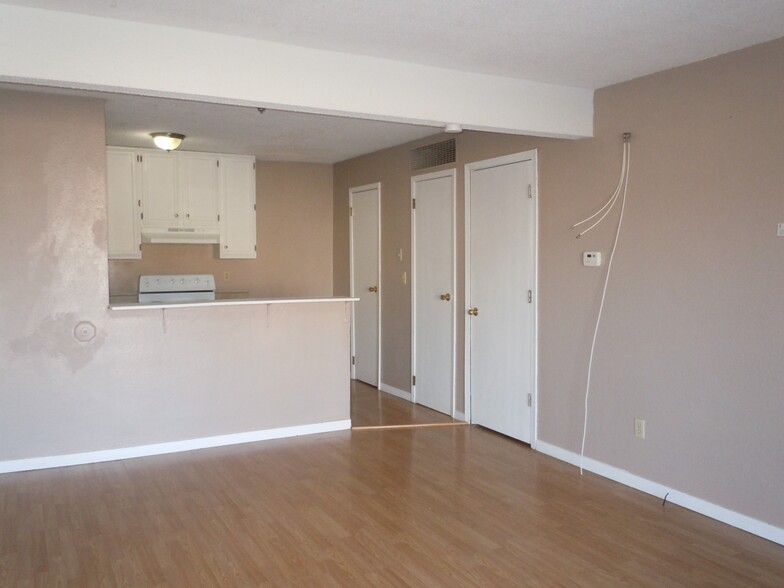 Building Photo - 10 Cougar Dr