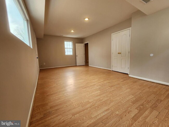 Building Photo - 4244 Clay St NE