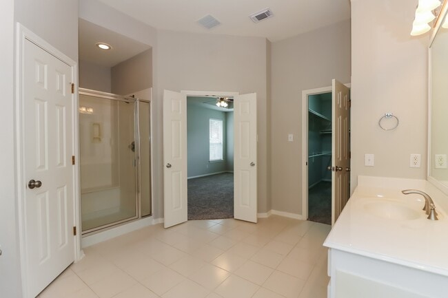 Building Photo - 3211 Oak Park Ln